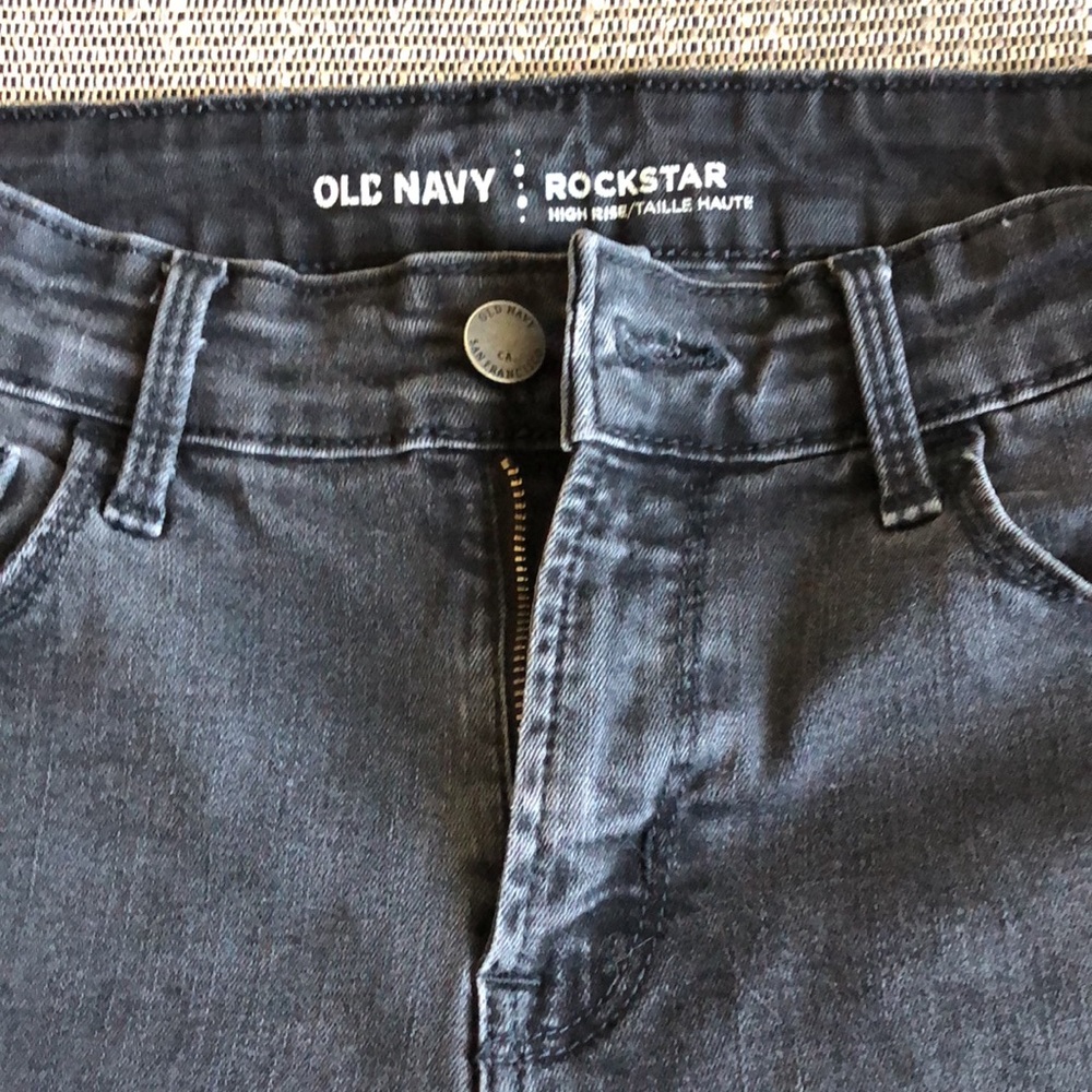 Women’s Old Navy jeans. Rockstar high rise. W26, L36